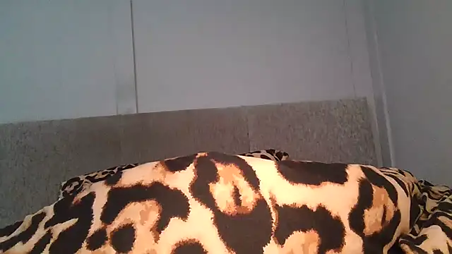 Snapshot of Naughty_JessieX chatting on 04/21/26, 01:17 Naughty JessieX online show from 04/21/26, 01:17