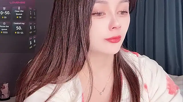 Yesenia- online show from 11/17/25, 05:13