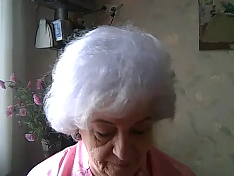 ValeriaKroww online show from 11/12/25, 08:04