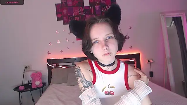 Snapshot of OliviaFlex chatting on 11/12/25, 07:09 OliviaFlex online show from 11/12/25, 07:09