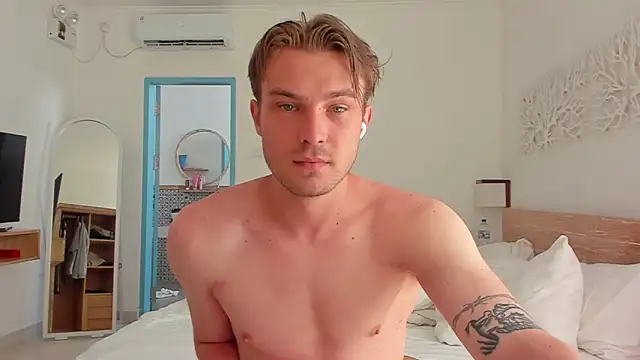 Snapshot of DanteRay chatting on 03/19/26, 05:22 DanteRay online show from 03/19/26, 05:22