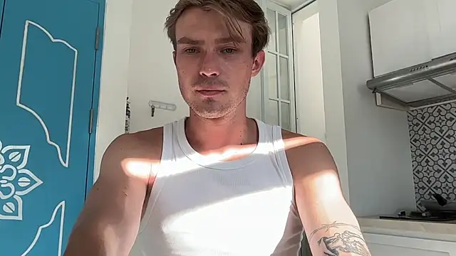 Snapshot of DanteRay chatting on 04/11/26, 08:40 DanteRay online show from 04/11/26, 08:40