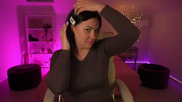 Snapshot of VelvetLuck chatting on 04/17/26, 05:43 VelvetLuck online show from 04/17/26, 05:43