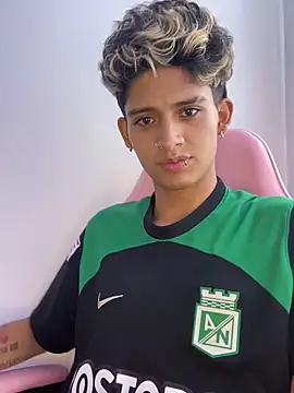 Snapshot of MassimoAlessandro chatting on 11/03/25, 07:26 MassimoAlessandro online show from 11/03/25, 07:26