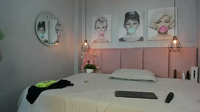 Snapshot of sensual_skinny chatting on 11/20/25, 09:03 sensual skinny online show from 11/20/25, 09:03