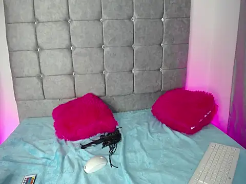 Snapshot of chayli_x chatting on 11/04/25, 08:19 chayli x online show from 11/04/25, 08:19