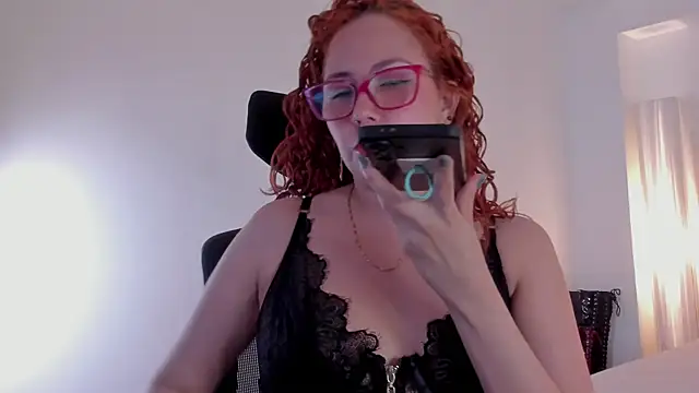 Snapshot of MistressErza chatting on 06/09/26, 07:03 MistressErza online show from 06/09/26, 07:03