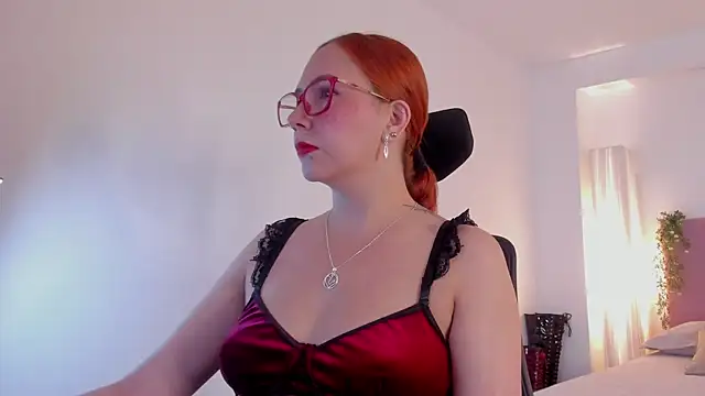 Snapshot of MistressErza chatting on 06/12/26, 04:28 MistressErza online show from 06/12/26, 04:28