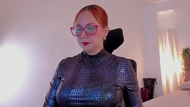 Snapshot of MistressErza chatting on 06/16/26, 07:05 MistressErza online show from 06/16/26, 07:05
