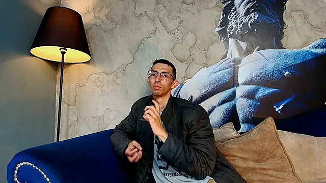 Snapshot of ZyroNight chatting on 12/15/25, 07:18 ZyroNight online show from 12/15/25, 07:18