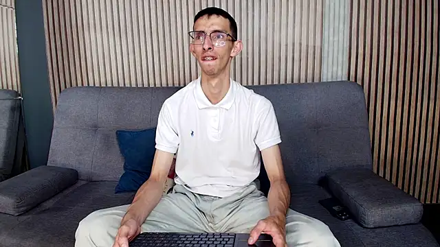 Snapshot of ZyroNight chatting on 12/20/25, 03:57 ZyroNight online show from 12/20/25, 03:57