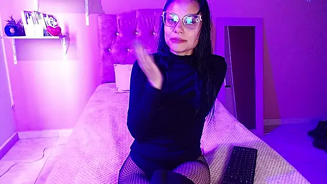 Snapshot of valkiry_ chatting on 11/06/25, 05:47 valkiry online show from 11/06/25, 05:47