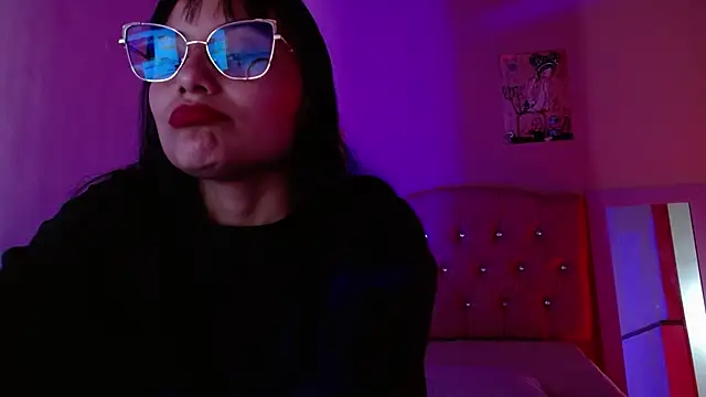 Snapshot of valkiry_ chatting on 11/15/25, 06:48 valkiry online show from 11/15/25, 06:48