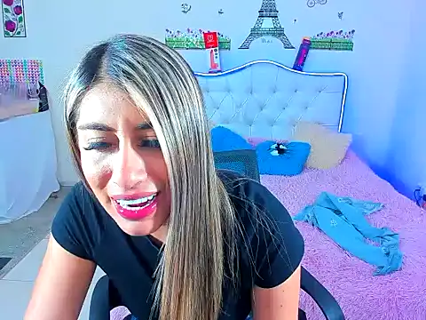 Snapshot of veronicamist95 chatting on 11/08/25, 01:28 veronicamist95 online show from 11/08/25, 01:28