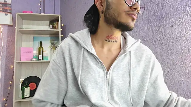 Snapshot of D4ni_king chatting on 11/04/25, 02:43 D4ni king online show from 11/04/25, 02:43