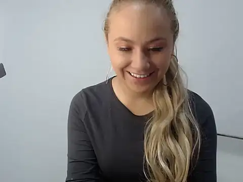 Snapshot of Sherly_mon chatting on 11/05/25, 11:54 Sherly mon online show from 11/05/25, 11:54