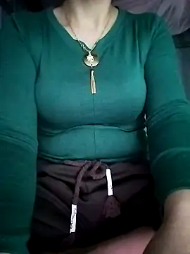 Snapshot of Niramiu chatting on 11/12/25, 11:36 Niramiu online show from 11/12/25, 11:36