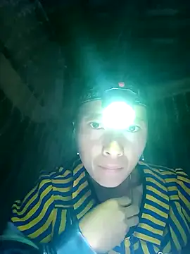 Snapshot of oanh-oanhbay chatting on 11/20/25, 12:05 oanh-oanhbay online show from 11/20/25, 12:05