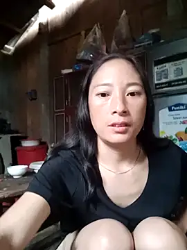 Snapshot of oanh-oanhbay chatting on 12/18/25, 02:28 oanh-oanhbay online show from 12/18/25, 02:28