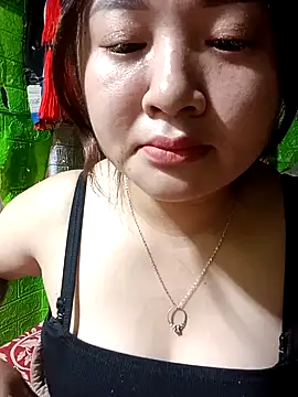 Bee-bgolden online show from 11/08/25, 07:41