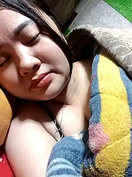 Bee-bgolden online show from 11/19/25, 01:49