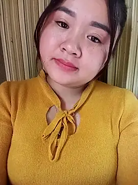 Bee-bgolden online show from 11/30/25, 03:32