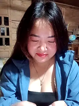 Bee-bgolden online show from 12/03/25, 03:32