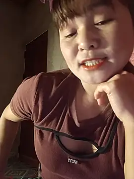 Snapshot of Panda-white chatting on 11/16/25, 02:22 Panda-white online show from 11/16/25, 02:22