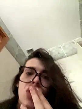 Snapshot of zowi101 chatting on 12/14/25, 09:36 zowi101 online show from 12/14/25, 09:36