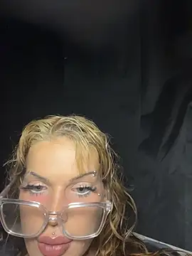 Snapshot of zowi101 chatting on 03/15/26, 04:51 zowi101 online show from 03/15/26, 04:51