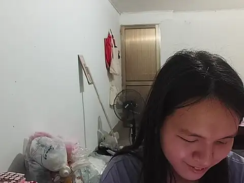 Snapshot of RebelAura chatting on 04/30/26, 12:33 RebelAura online show from 04/30/26, 12:33