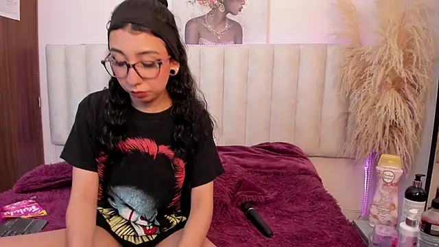 Snapshot of Isabella_Crofts chatting on 05/06/26, 03:02 Isabella Crofts online show from 05/06/26, 03:02