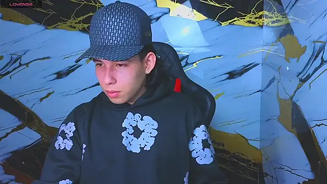 Snapshot of Suarezz10_ chatting on 11/07/25, 12:49 Suarezz10 online show from 11/07/25, 12:49