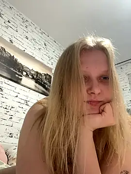 Snapshot of hotgoodgirll chatting on 12/21/25, 04:14 hotgoodgirll online show from 12/21/25, 04:14