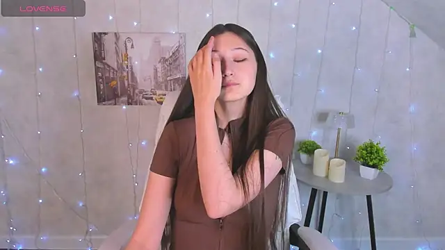 Snapshot of Ella_Burns chatting on 12/02/25, 10:09 Ella Burns online show from 12/02/25, 10:09