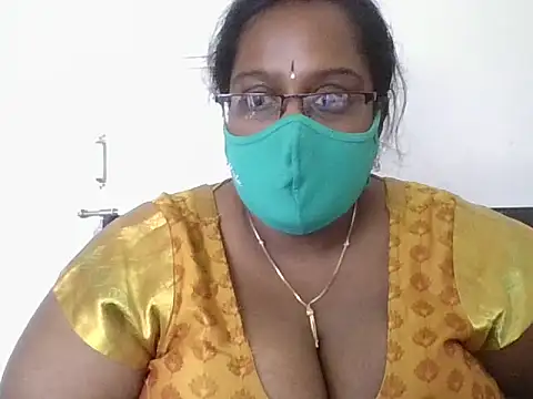 Snapshot of hootypriya chatting on 11/15/25, 08:11 hootypriya online show from 11/15/25, 08:11