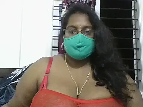 Snapshot of hootypriya chatting on 11/26/25, 12:00 hootypriya online show from 11/26/25, 12:00