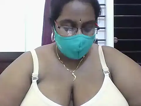 Snapshot of hootypriya chatting on 12/03/25, 07:12 hootypriya online show from 12/03/25, 07:12