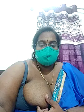 Snapshot of hootypriya chatting on 01/16/26, 12:31 hootypriya online show from 01/16/26, 12:31