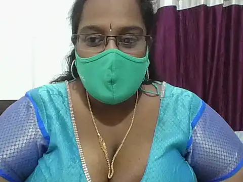Snapshot of hootypriya chatting on 02/02/26, 01:32 hootypriya online show from 02/02/26, 01:32