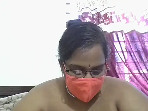 Snapshot of hootypriya chatting on 02/13/26, 08:32 hootypriya online show from 02/13/26, 08:32