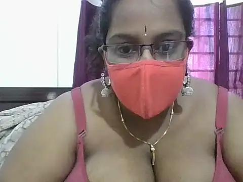 Snapshot of hootypriya chatting on 02/18/26, 05:25 hootypriya online show from 02/18/26, 05:25