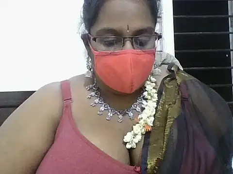 Snapshot of hootypriya chatting on 02/18/26, 05:53 hootypriya online show from 02/18/26, 05:53