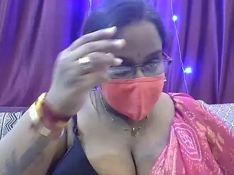 Snapshot of hootypriya chatting on 03/04/26, 12:55 hootypriya online show from 03/04/26, 12:55