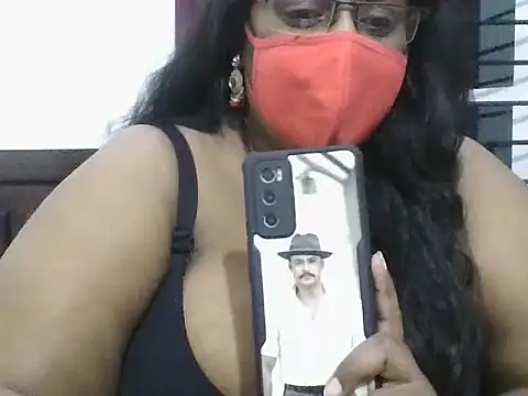 Snapshot of hootypriya chatting on 03/05/26, 05:42 hootypriya online show from 03/05/26, 05:42