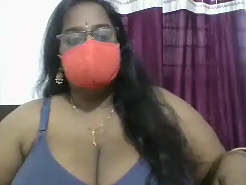 Snapshot of hootypriya chatting on 04/01/26, 12:50 hootypriya online show from 04/01/26, 12:50