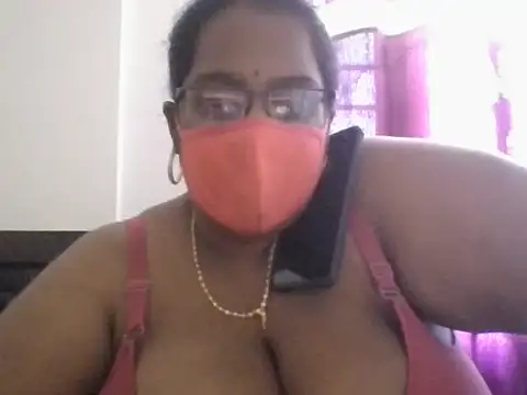 Snapshot of hootypriya chatting on 04/08/26, 06:35 hootypriya online show from 04/08/26, 06:35