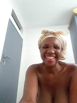 Snapshot of Mommy_Sienna chatting on 11/09/25, 04:44 Mommy Sienna online show from 11/09/25, 04:44