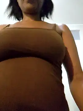 Snapshot of Mommy_Sienna chatting on 12/04/25, 07:00 Mommy Sienna online show from 12/04/25, 07:00