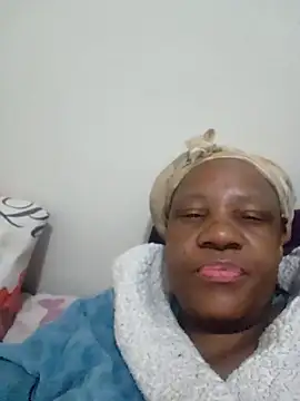 Snapshot of Mommy_Sienna chatting on 12/15/25, 12:48 Mommy Sienna online show from 12/15/25, 12:48